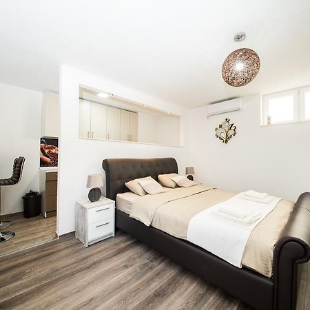 Studio Apartman Centar บันยาลูกา ภายนอก รูปภาพ