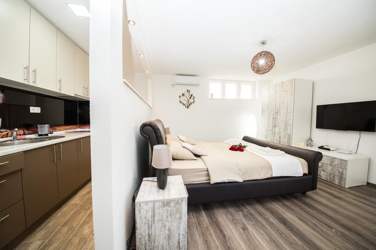 Studio Apartman Centar บันยาลูกา ภายนอก รูปภาพ
